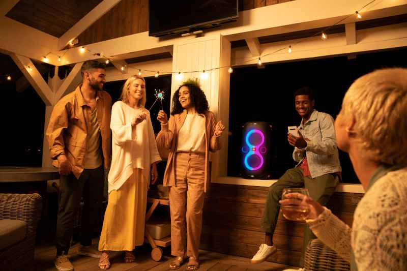 Si të organizoni një house party